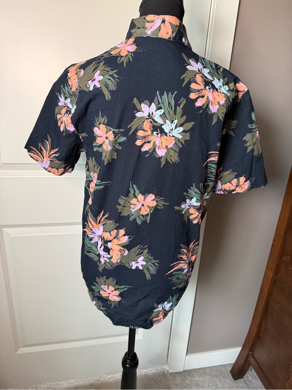 Volcom Navy Floral Short-Sleeve Button-Down Shirt - Picture 4 of 8
